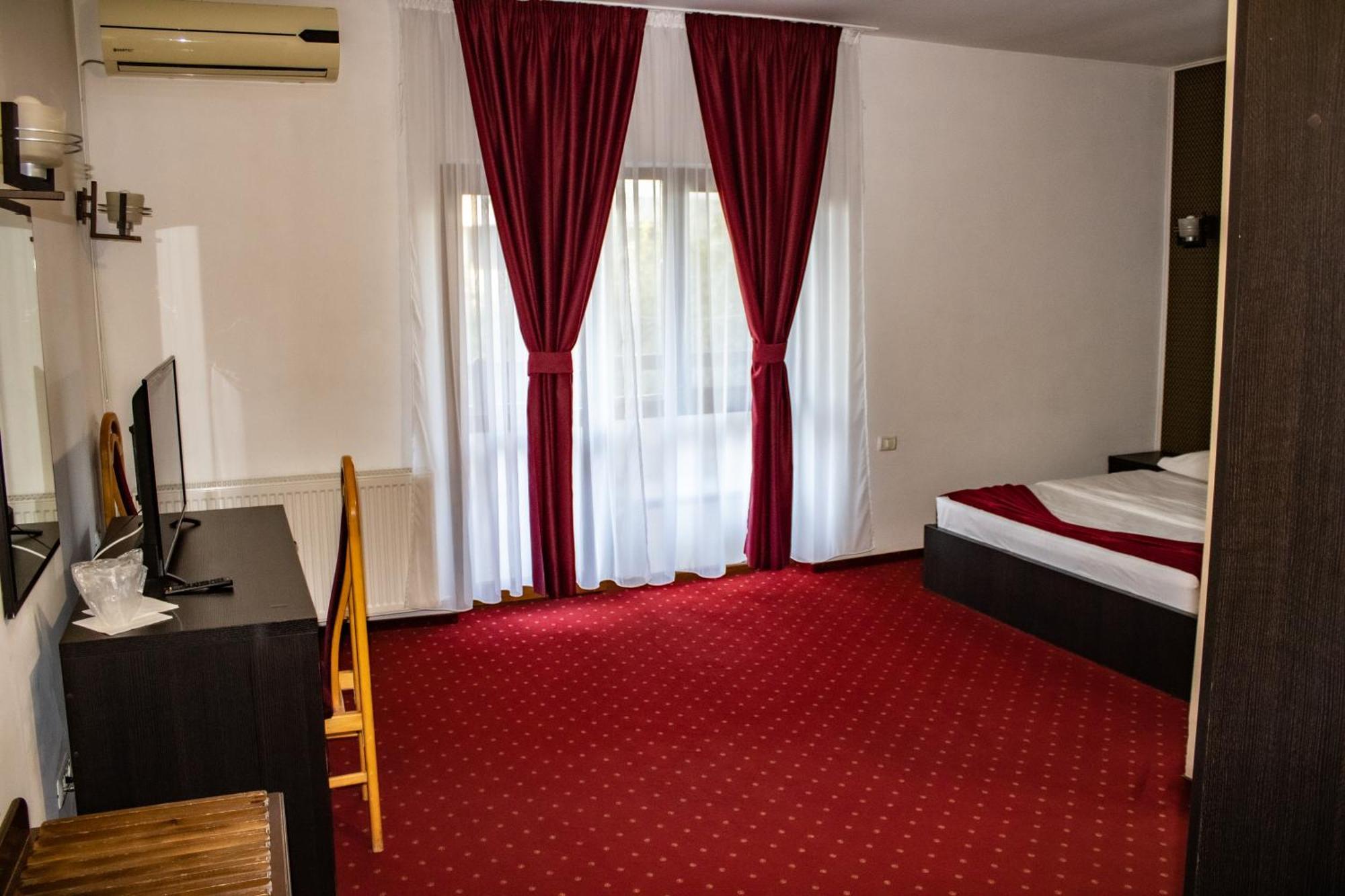 Hotel Rebis Brăila Exteriör bild